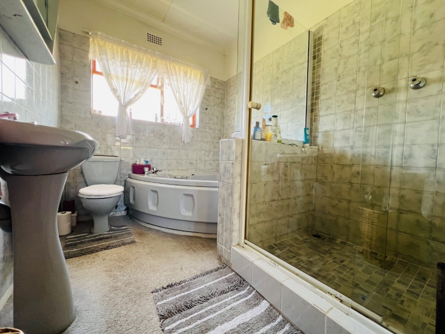 3 Bedroom Property for Sale in Loerie Park Western Cape